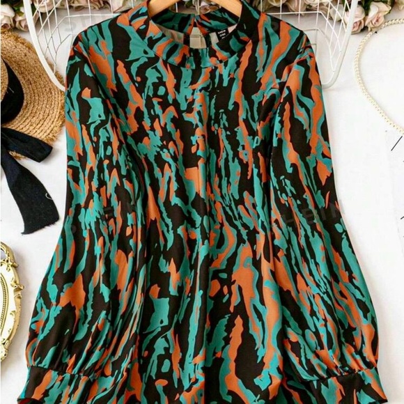 SHEIN CURVE Plus Size 2XL Women Colorful Printed Long Sleeve Blouse - Picture 2 of 6